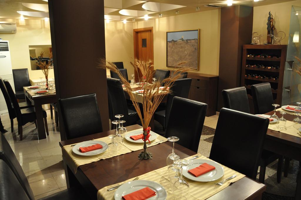 Ambasador Hotel Vlore Exterior photo